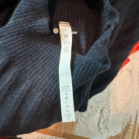 Lululemon Twin Rib Turtleneck Wool Blend  Sweater Size 10 Navy Blue - Picture 5 of 8